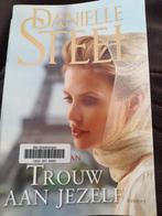 Danielle Steel - Trouw aan jezelf, Boeken, Ophalen of Verzenden, Zo goed als nieuw, Danielle Steel