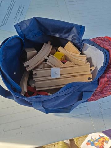 Houten trein beschikbaar voor biedingen