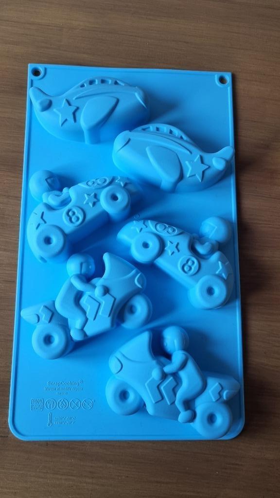 Siliconen bakvorm voertuigen Scrapcooking, Hobby en Vrije tijd, Taarten en Cupcakes maken, Zo goed als nieuw, Bakvorm, Ophalen of Verzenden
