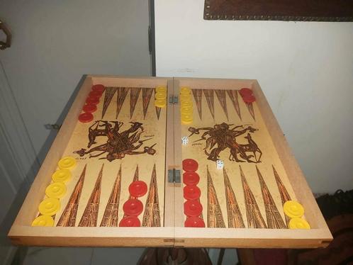 Houten handgemaakte backgammon bord en figuren, Antiek en Kunst, Antiek | Overige Antiek, Ophalen of Verzenden
