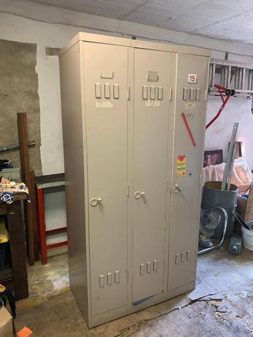 Industriële kleedkamer met 3 compartimenten  beschikbaar voor biedingen