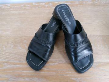 Mocassins en cuir noir. Taille 40