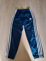 Donkerblauwe trainingsbroek Adidas 140 ( nieuw), Adidas, Garçon ou Fille, Enlèvement ou Envoi, Pantalon