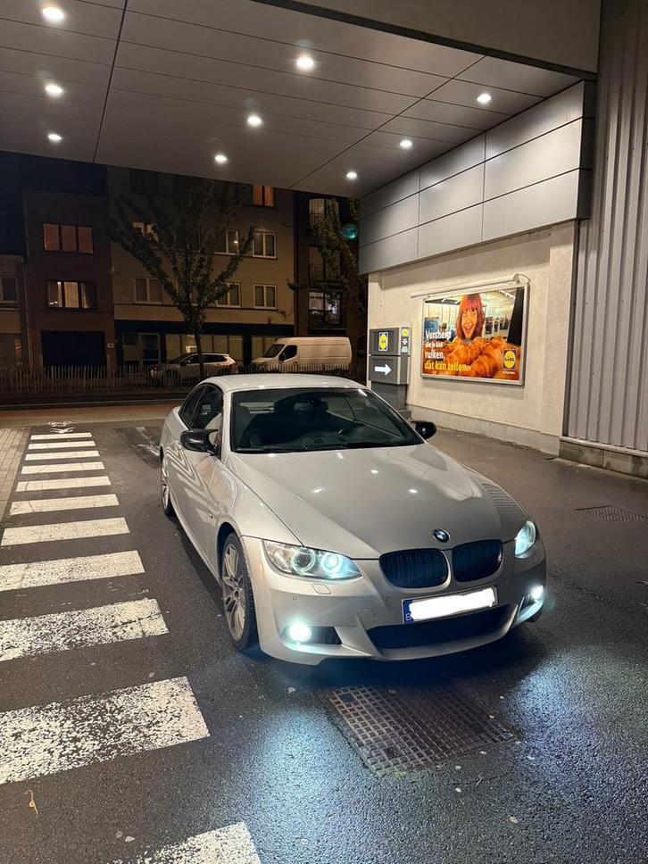 BMW 320d AUTOMAAT EURO5 CABRİO, Auto's, BMW, Particulier, 3 Reeks, ABS, Airbags, Airconditioning, Alarm, Bluetooth, Bochtverlichting