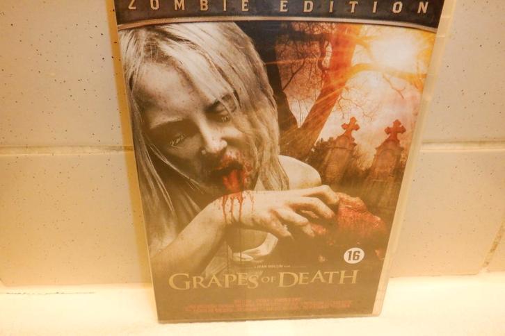 DVD Zombie edition Grapes Of Death.UNCUT ORIGINAL VERSION !, CD & DVD, DVD | Horreur, Comme neuf, Vampires ou Zombies, À partir de 16 ans