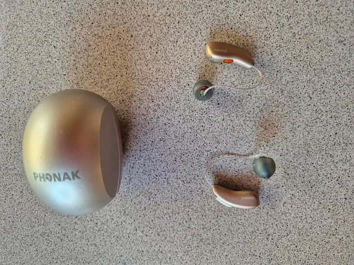 twee hoortoestellen voor elk oor eentje, bijna onzichtbaar., Audio, Tv en Foto, Walkmans, Discmans en Minidiscspelers, Ophalen of Verzenden
