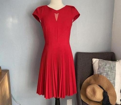Karen Millen rode dames geplooide jurk 38-M modern design, Kleding | Dames, Jurken, Nieuw, Maat 38/40 (M), Rood, Ophalen of Verzenden