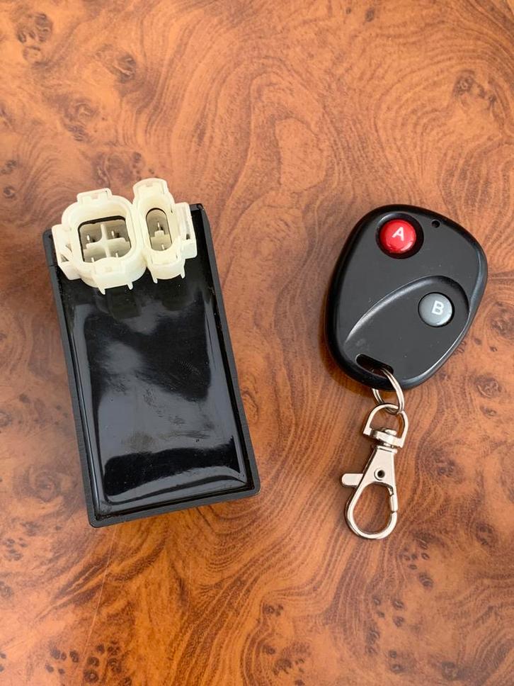 CDI avec télécommande 25km/45km - scooters rétro AGM BTC, Vélos & Vélomoteurs, Pièces de cyclomoteur | Scooters, Comme neuf, Autres marques