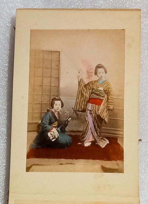 [Japan] Album met 24 foto's over Japan vrouwen landschappen, Antiquités & Art, Art | Art non-occidental, Enlèvement ou Envoi