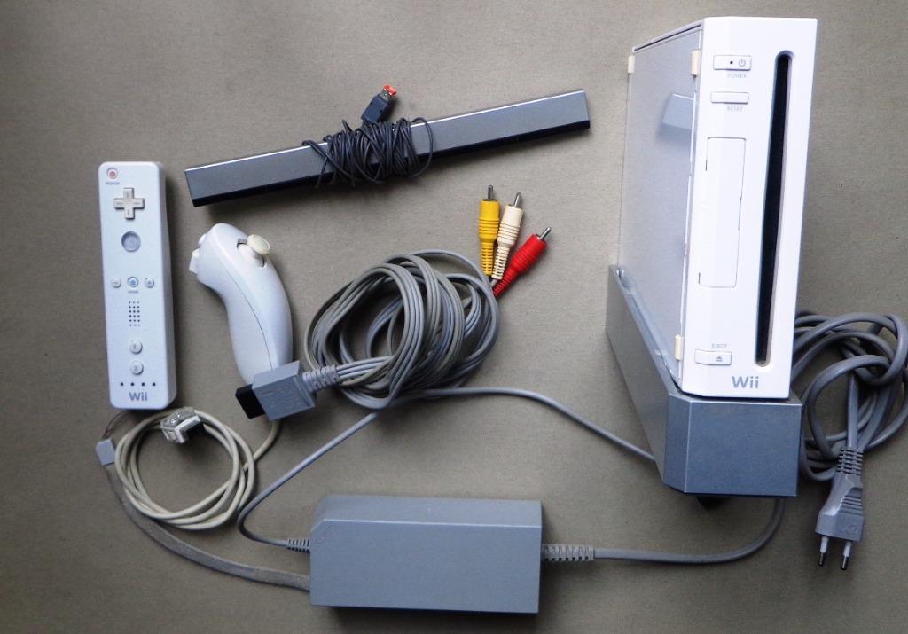 Starters set Wii, Console,Remote,Nun Chuck + aansluitkabels, Ophalen of Verzenden, Gebruikt, Met 1 controller