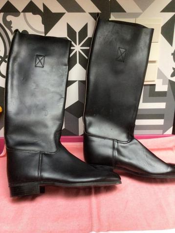 RIJLAARZEN OF STADSLAARZEN. SCHOENMAAT 41 beschikbaar voor biedingen