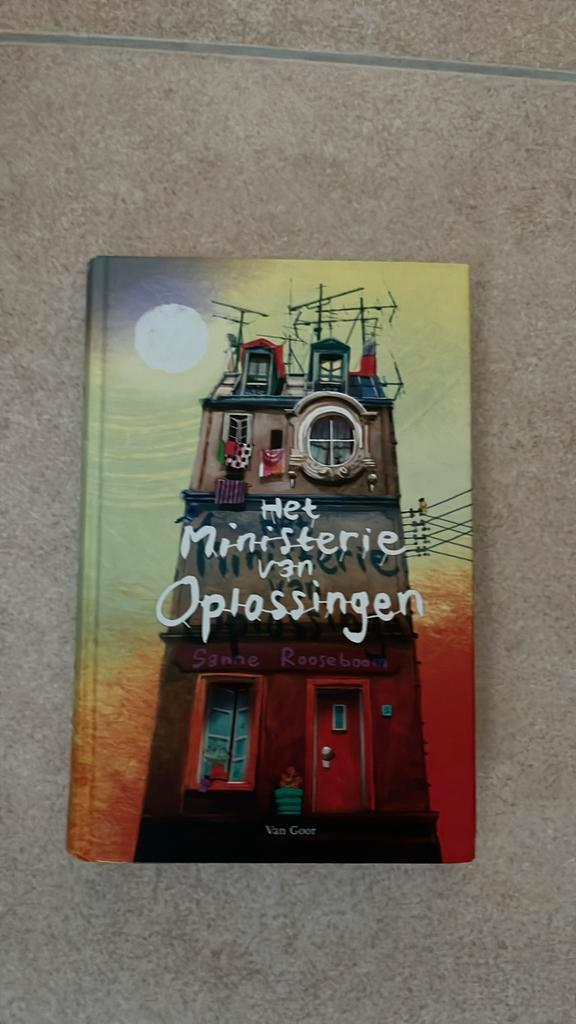 Sanne Rooseboom - Het ministerie van Oplossingen, Boeken, Kinderboeken | Jeugd | 10 tot 12 jaar, Zo goed als nieuw, Ophalen of Verzenden