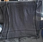Prachtige zwarte sjaal. 105cm x115 cm. In goede staat, Kleding | Dames, Mutsen, Sjaals en Handschoenen, Verzenden, Gedragen, Sjaal