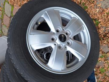 15 inch velgen mini cooper met goede winterbanden  beschikbaar voor biedingen
