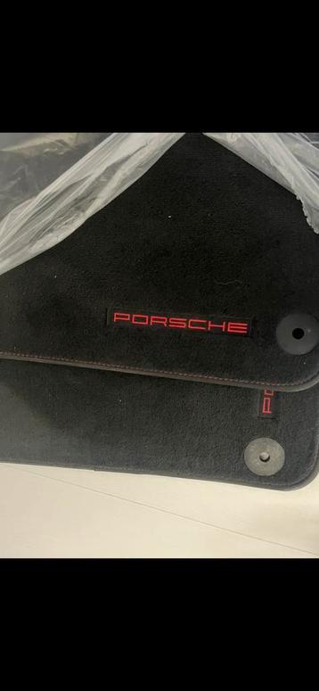 Porsche-tapijt GEBRUIKT IN GOEDE STAAT beschikbaar voor biedingen