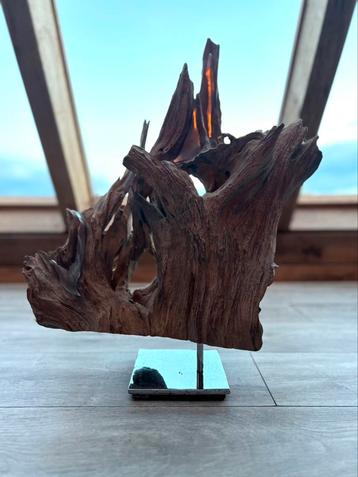 Sculptuur van driftwood beschikbaar voor biedingen