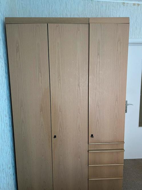 Kleerkast licht houten kleur, Huis en Inrichting, Woonaccessoires | Spiegels, Zo goed als nieuw, Ophalen
