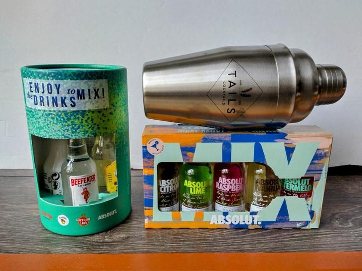 1 Cocktailshaker + 4 Mini Cocktails + 5 Mini Absolut Wodka's, Hobby en Vrije tijd, Overige Hobby en Vrije tijd, Nieuw, Ophalen of Verzenden