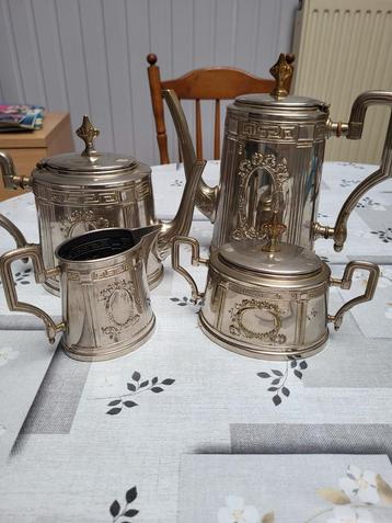 Antieke Koffie- en theekan met melkkan en suikerpot 