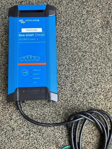 Victron Blue Smart IP22 (type: 12V/30A - 3 uitgangen) beschikbaar voor biedingen