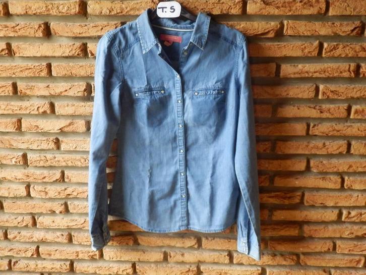(27) -chemisier jeans femme t.36 bleu - bershka -, Kleding | Dames, Blouses en Tunieken, Gedragen, Maat 36 (S), Blauw, Ophalen of Verzenden