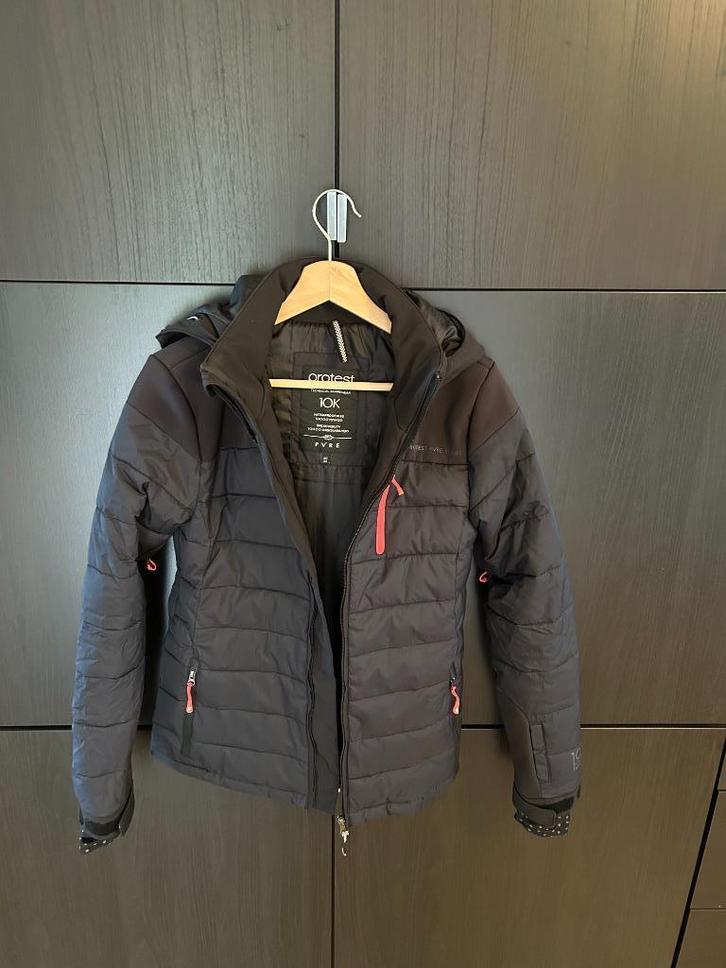 Protest skijas 10 K Pure - maat XS - 34, Kleding | Dames, Wintersportkleding, Zo goed als nieuw, Jack, Maat 34 (XS) of kleiner