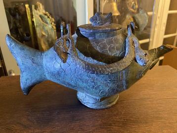 Antieke bronzen visvormige pot uit Zuidoost-Azië (artifact) beschikbaar voor biedingen