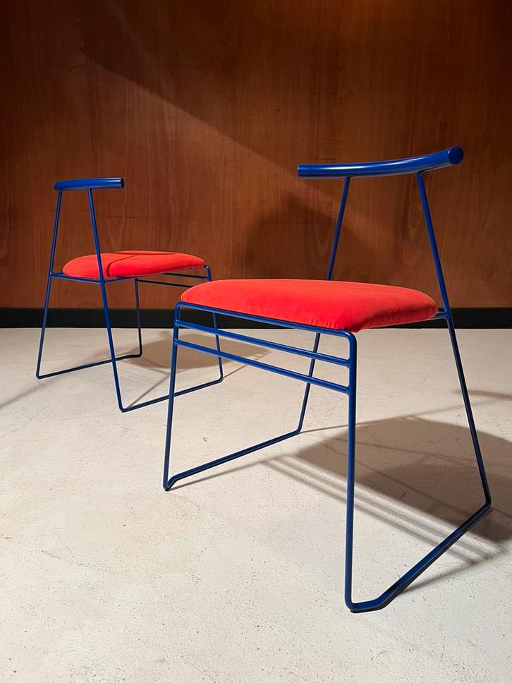 Paire de chaises design vers 1980 •• LIVRAISON GRATUITE••, Huis en Inrichting, Stoelen, Zo goed als nieuw, Hout, Blauw, Ophalen