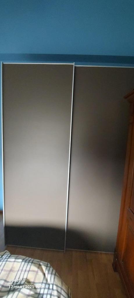 Kleerkast met schuifdeuren, Huis en Inrichting, Kasten | Kleerkasten, Zo goed als nieuw, Met plank(en), Met hangruimte, Kunststof