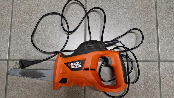 Black&Decker elektrische handzaag, Doe-het-zelf en Bouw, Gereedschap | Zaagmachines, Gebruikt, Afkortzaag, Minder dan 600 watt