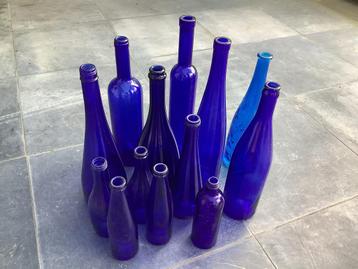 Blauwe flessen aan 9 € beschikbaar voor biedingen