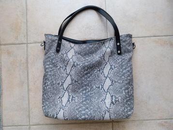 Grote tas H35cmxB32xD15cm beschikbaar voor biedingen
