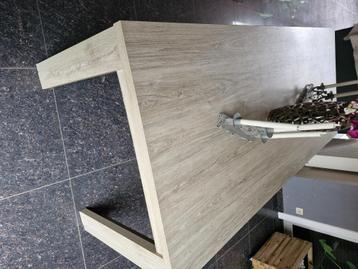 Table de salle a manger beschikbaar voor biedingen
