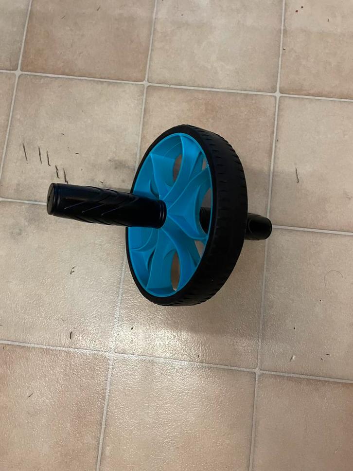 Buikspierwiel (Ab Wheel) – ideaal voor core & buikspieren, Sports & Fitness, Équipement de fitness, Comme neuf, Roue abdominale