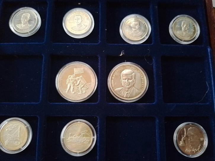 9 penningen in koffertje, Postzegels en Munten, Penningen en Medailles, Ophalen of Verzenden