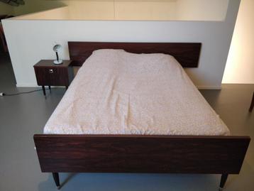 Tweepersoonsbed beschikbaar voor biedingen