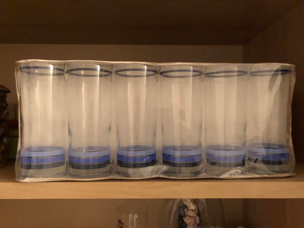 6 nieuwe waterglazen, Ophalen