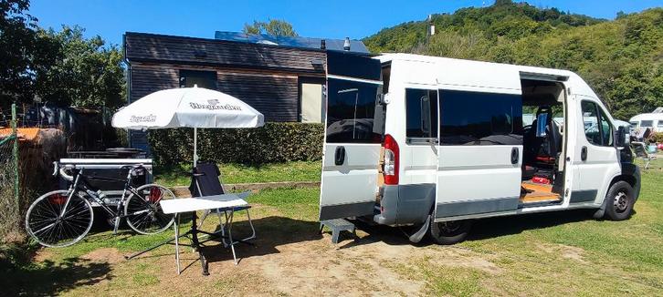 zelfbouw buscamper fiat ducato 4 slaapplaatsen 5 zitplaatsen, Caravanes & Camping, Camping-cars, Particulier, jusqu'à 4, Modèle Bus ou Fourgon aménagé