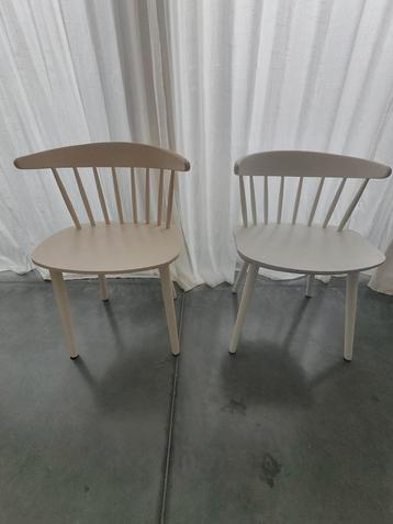 2 spijlenstoelen beschikbaar voor biedingen