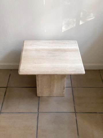 Vintage travertin salontafel beschikbaar voor biedingen