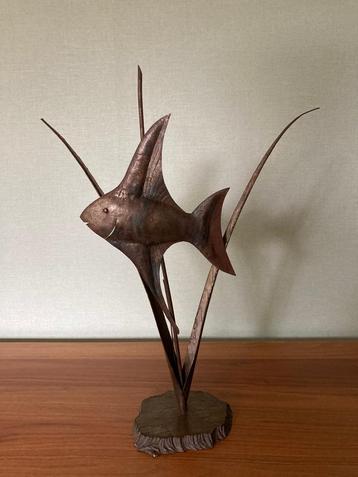 Sculptuur van een maanvis beschikbaar voor biedingen