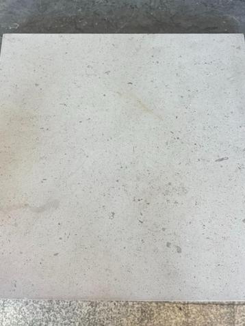 natuursteentegel beschikbaar voor biedingen