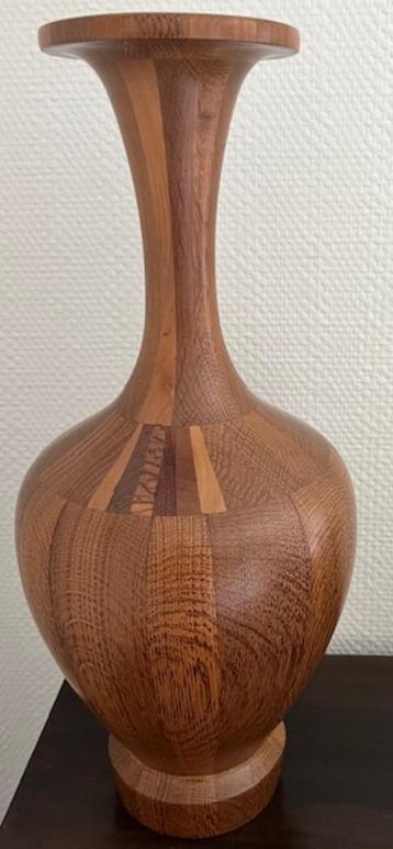 houten vaas  beschikbaar voor biedingen