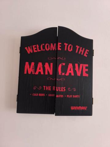 Dartskast mancave + dartsbord + pijlen en benodigdheden  beschikbaar voor biedingen