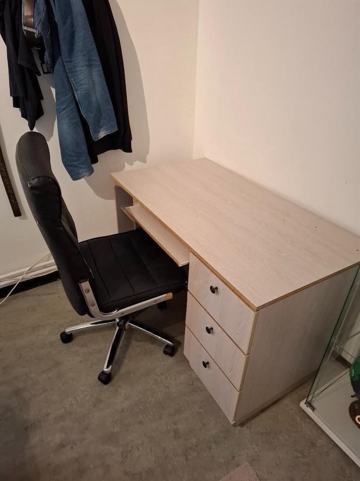 Bureau + ledereren bureaustoel, Huis en Inrichting, Bureaus, Gebruikt, Stabureau, In hoogte verstelbaar, Ophalen