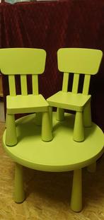 Ronde groene kinder speeltafel met 2 groene kinderstoelen, Ophalen, Gebruikt, Tafel(s) en Stoel(en)