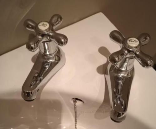 Lavabo inclusief twee retro kranen, Doe-het-zelf en Bouw, Sanitair, Zo goed als nieuw, Wastafel, Steen, Ophalen of Verzenden