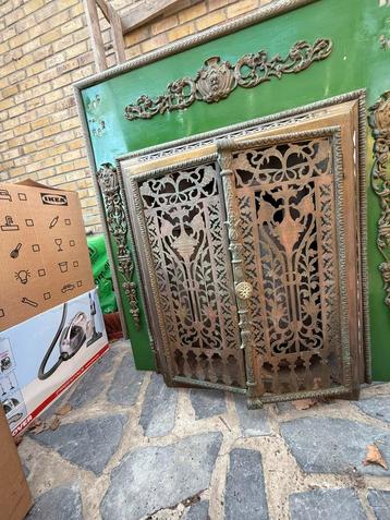 Antieke inzethaard met draaikachel beschikbaar voor biedingen