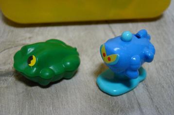 2x mini kikker , groen op wieltjes + blauw duw +/- 3cm