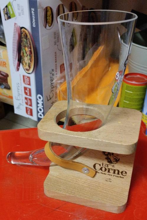La Corne bierhoorn met staander ( Nieuw ), Verzamelen, Glas en Drinkglazen, Nieuw, Bierglas, Ophalen of Verzenden